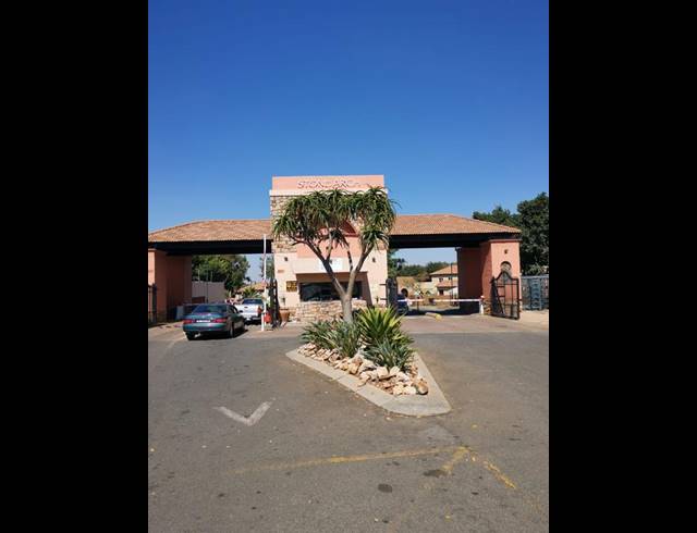 2 BEDROOM PROPERTY TO RENT IN CASTLEVIEW